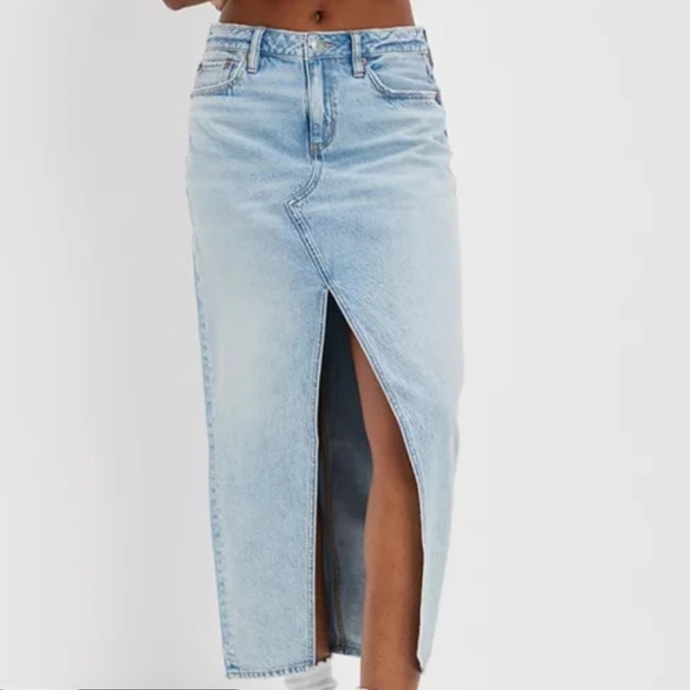NWOT AE 90’s maxi denim skirt size 4 light wash raw hem
